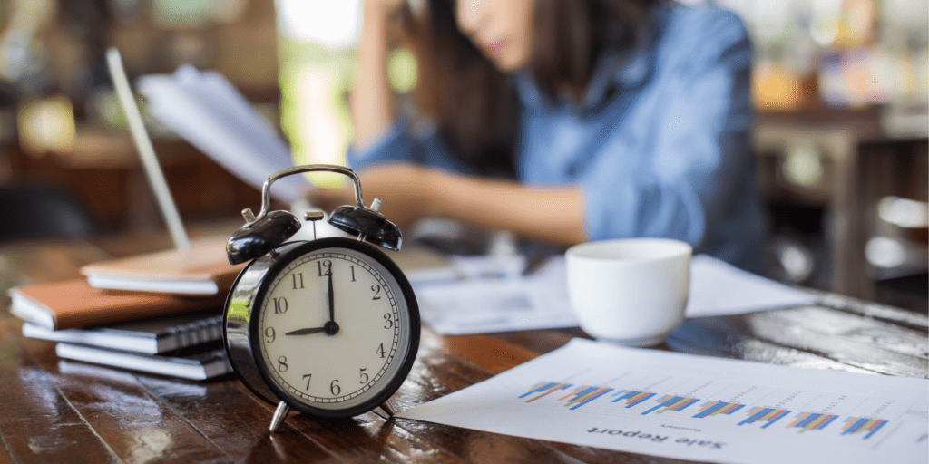 El control horario en España avanza entre dudas legales y tensiones políticas